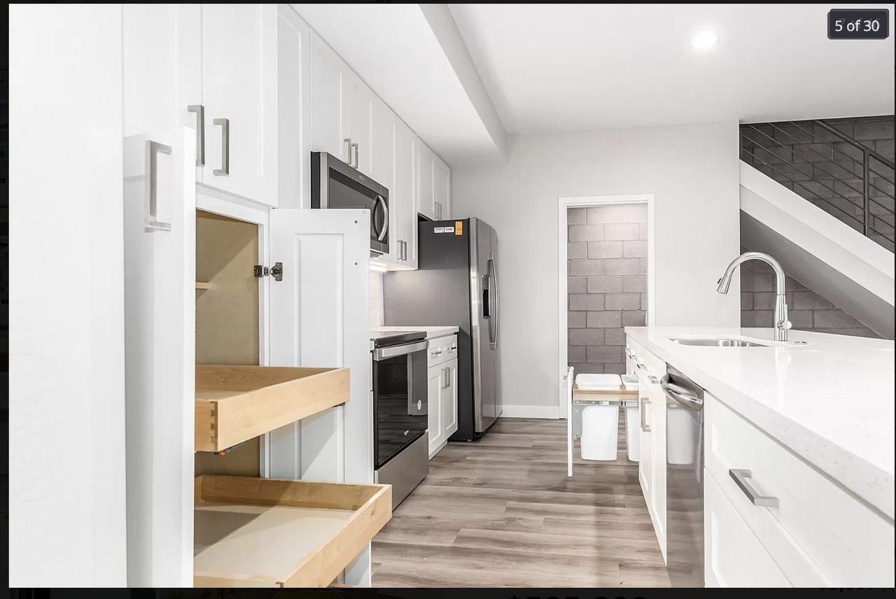 3006 N 34th St #3006 - Photo 3 of 15