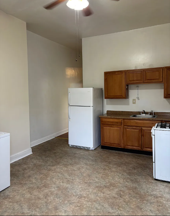 1 221X Brookfield Ave, #1 - Photo 2 of 15