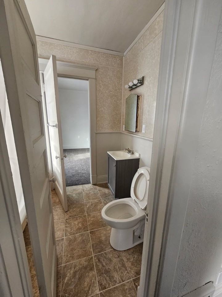 226 N 13th St #2 - Photo 3 of 12