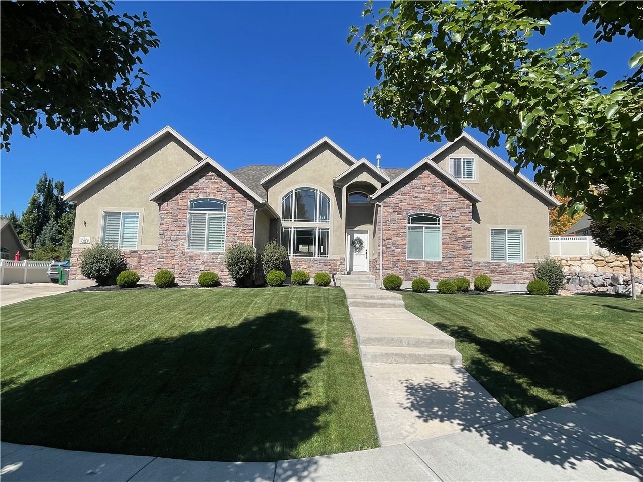 1369 En - Photo 2 of 50