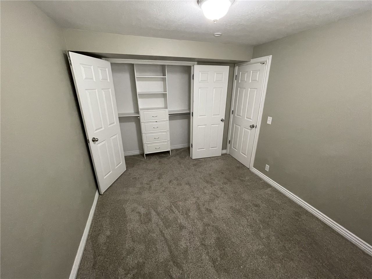 1122 S Lake St - Photo 5 of 9