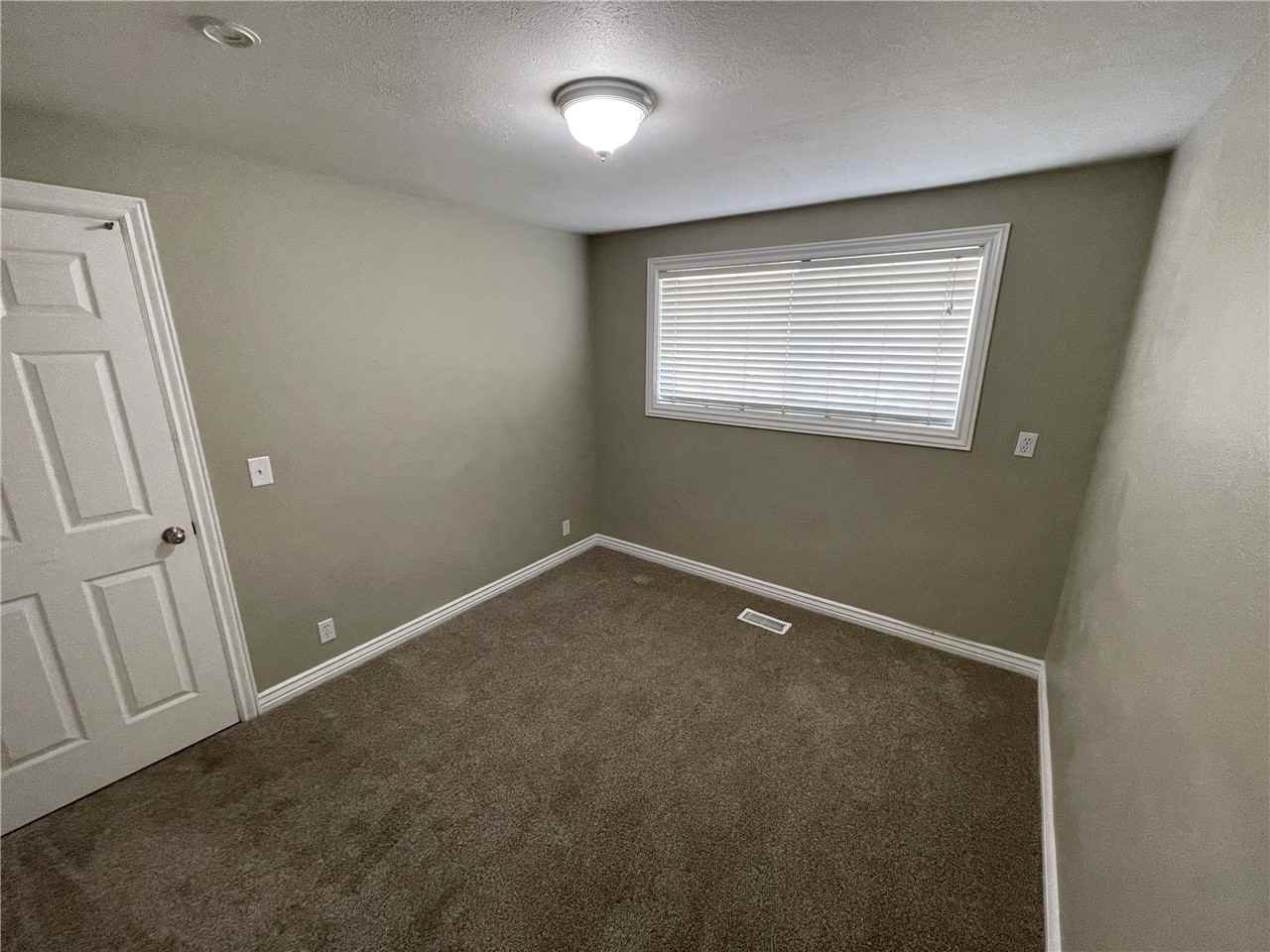 1122 S Lake St - Photo 6 of 9