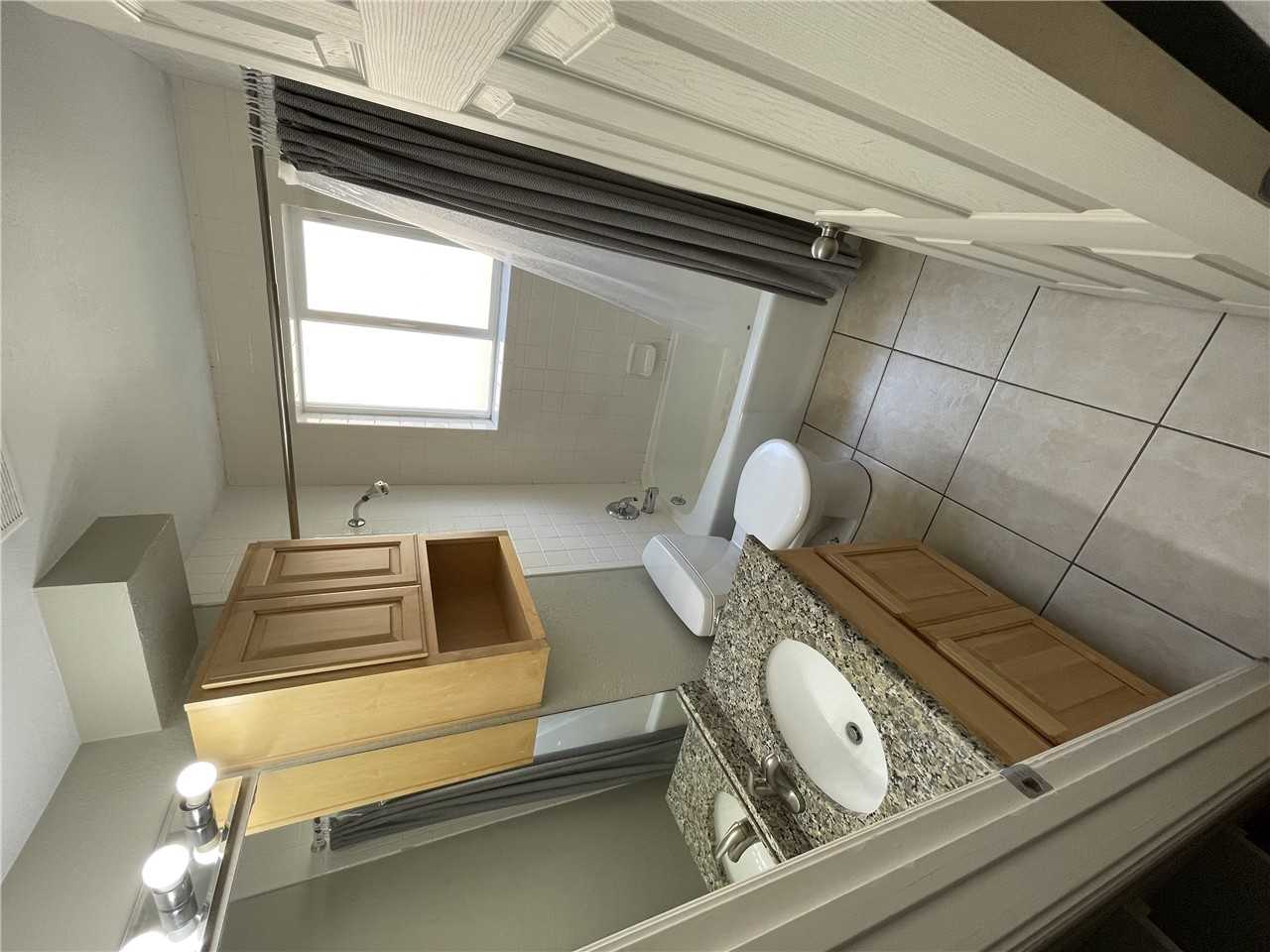 1122 S Lake St - Photo 7 of 9