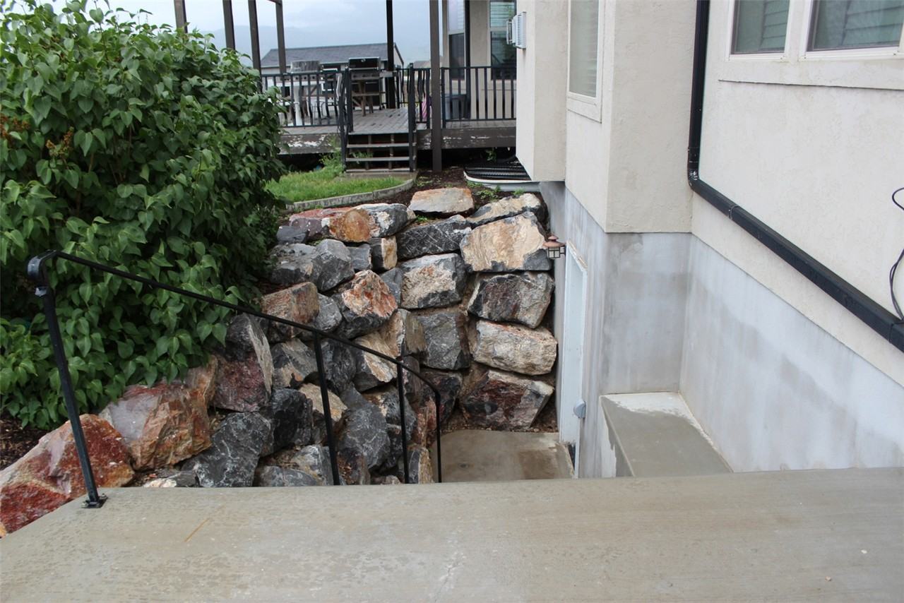 11253 N Park Dr - Photo 3 of 34