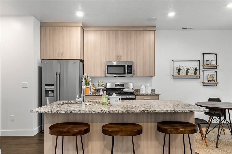 22 Nw - Photo 2 of 34