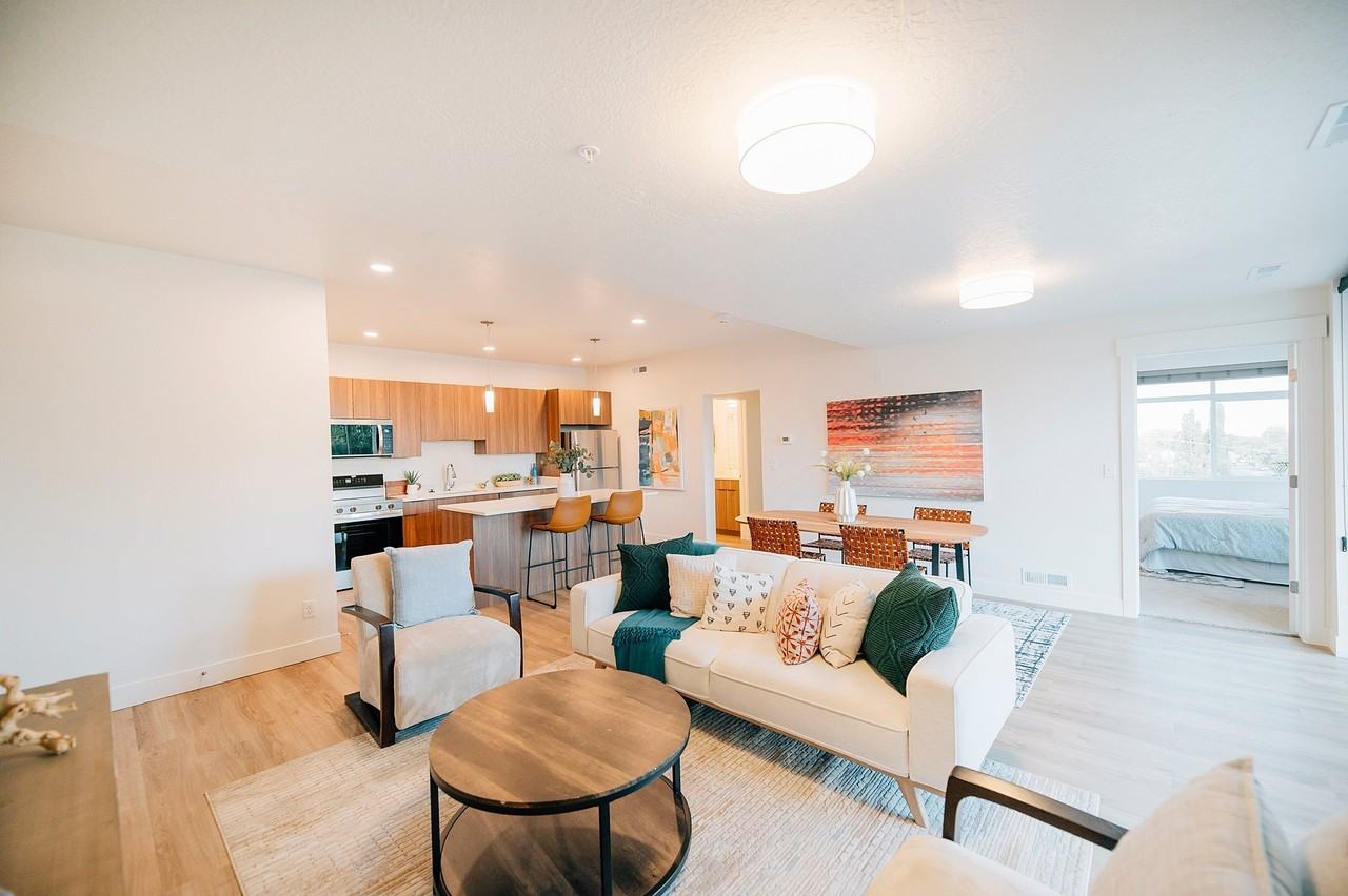 408 S Main St - Photo 3 of 17