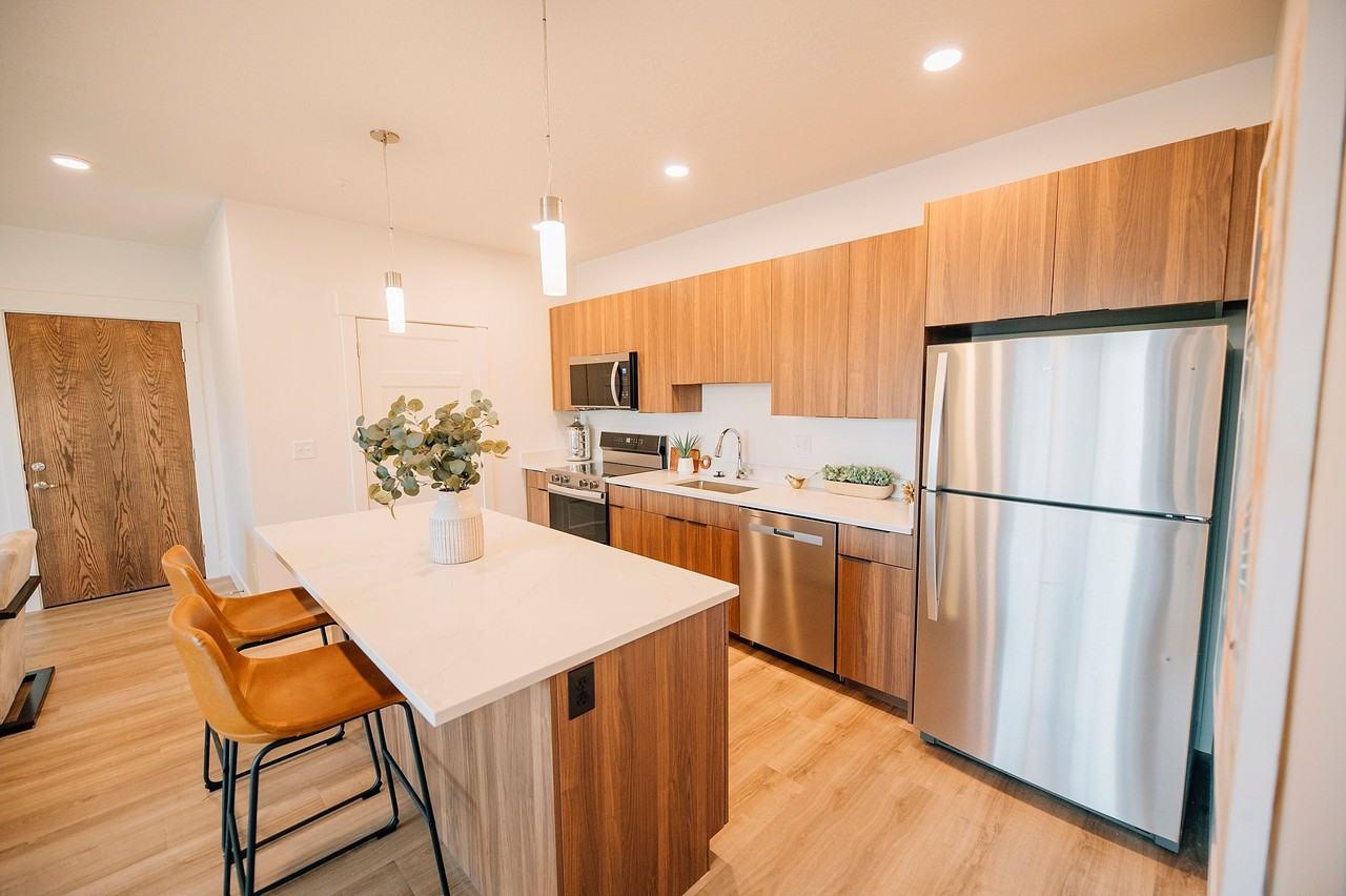 408 S Main St - Photo 5 of 17