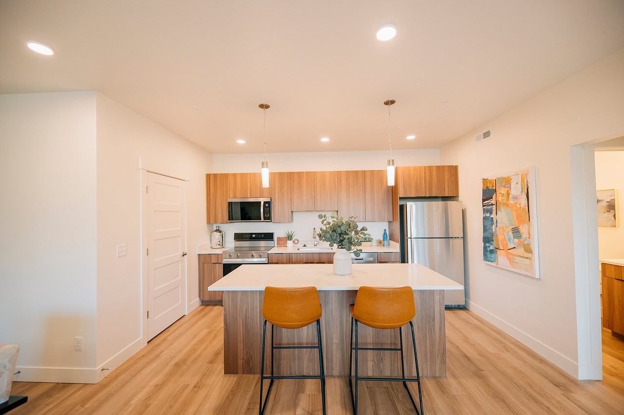 408 S Main St - Photo 6 of 17