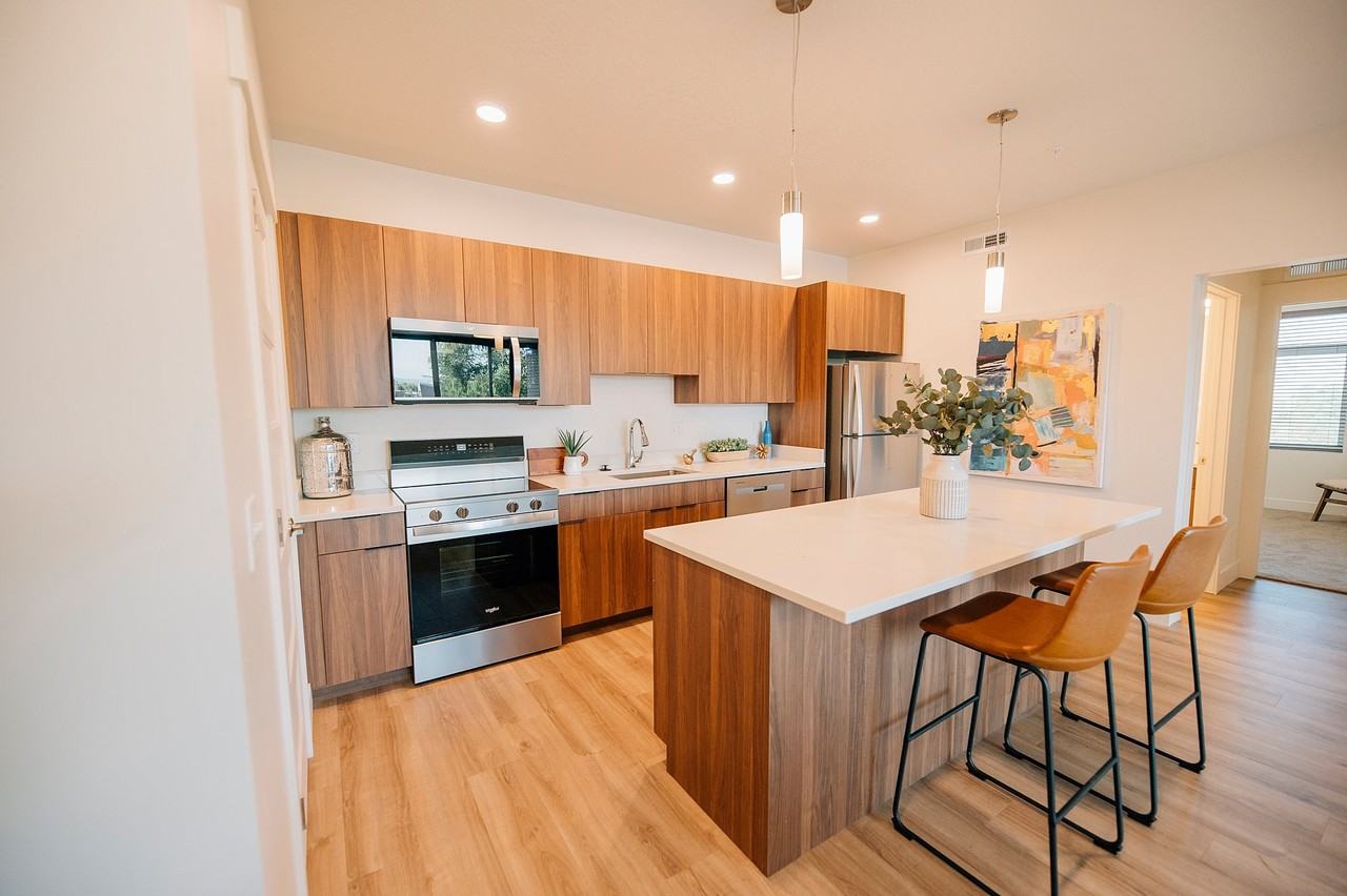 408 S Main St - Photo 7 of 17