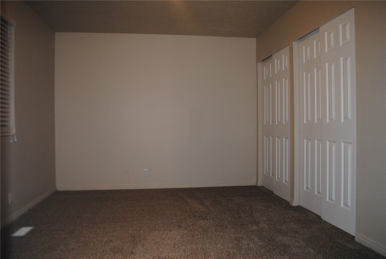 3699 Sw - Photo 2 of 10