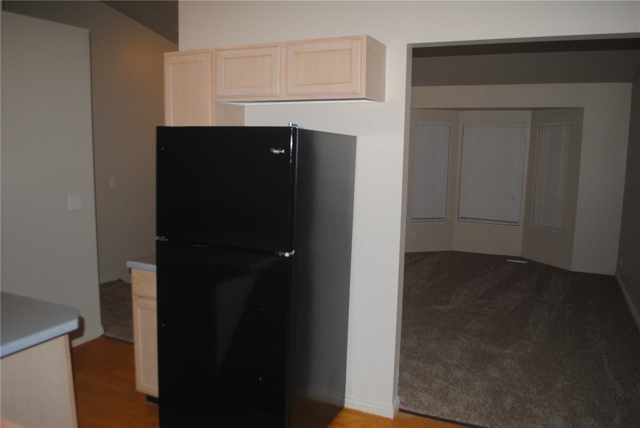 3699 Sw - Photo 3 of 10