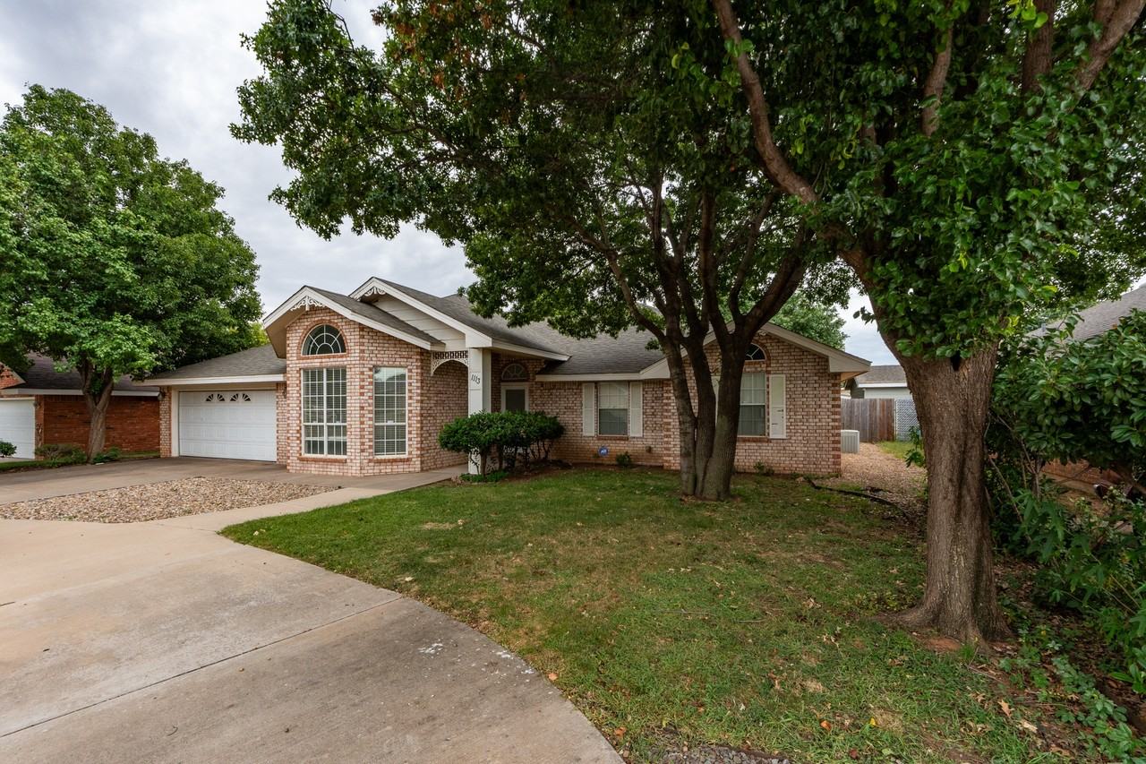 1113 Rosewood Dr - Photo 6 of 31