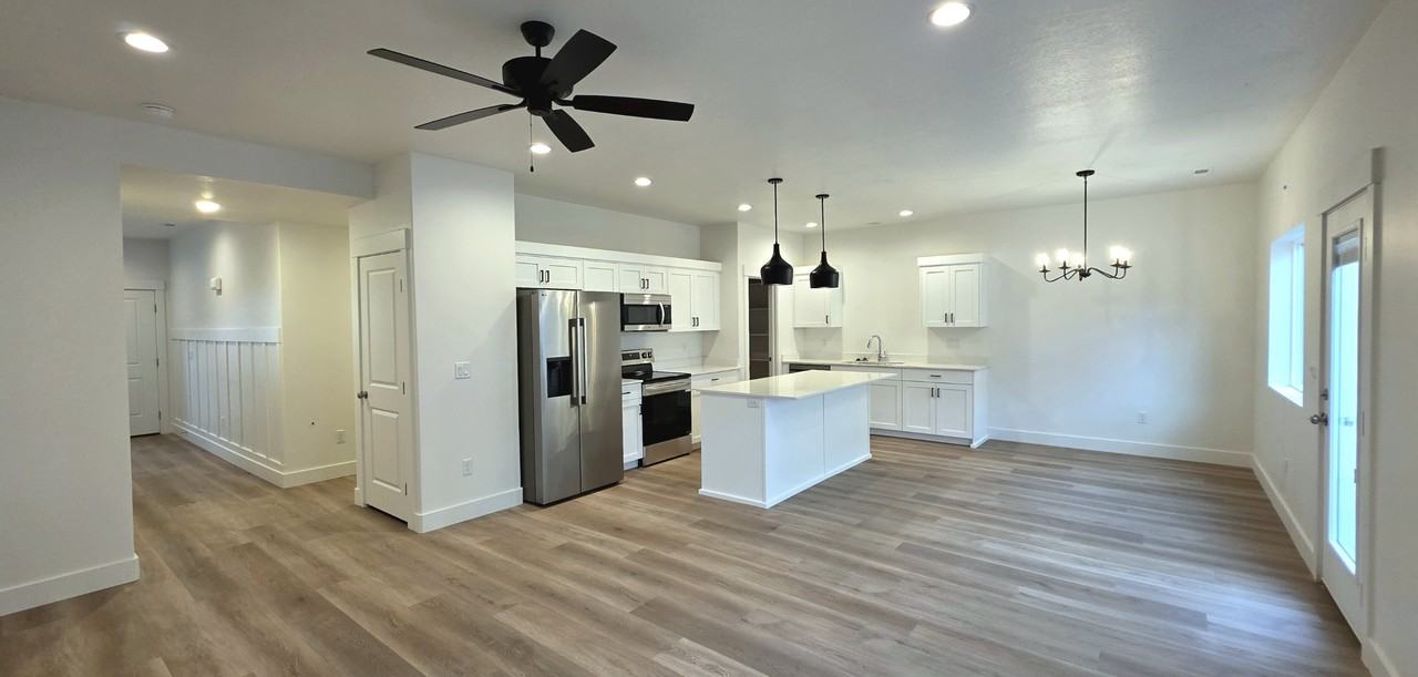 2068 South 1680 West - Photo 2 of 10