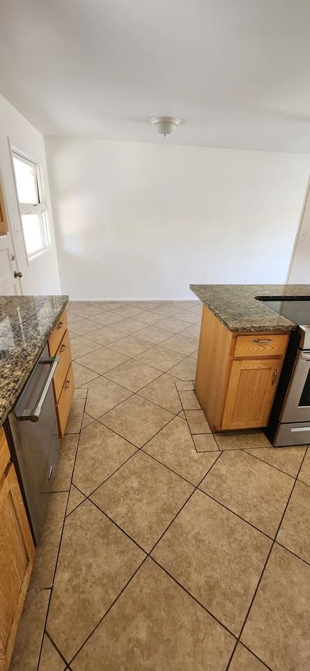 1115 West Parkway Boulevard - Photo 6 of 21