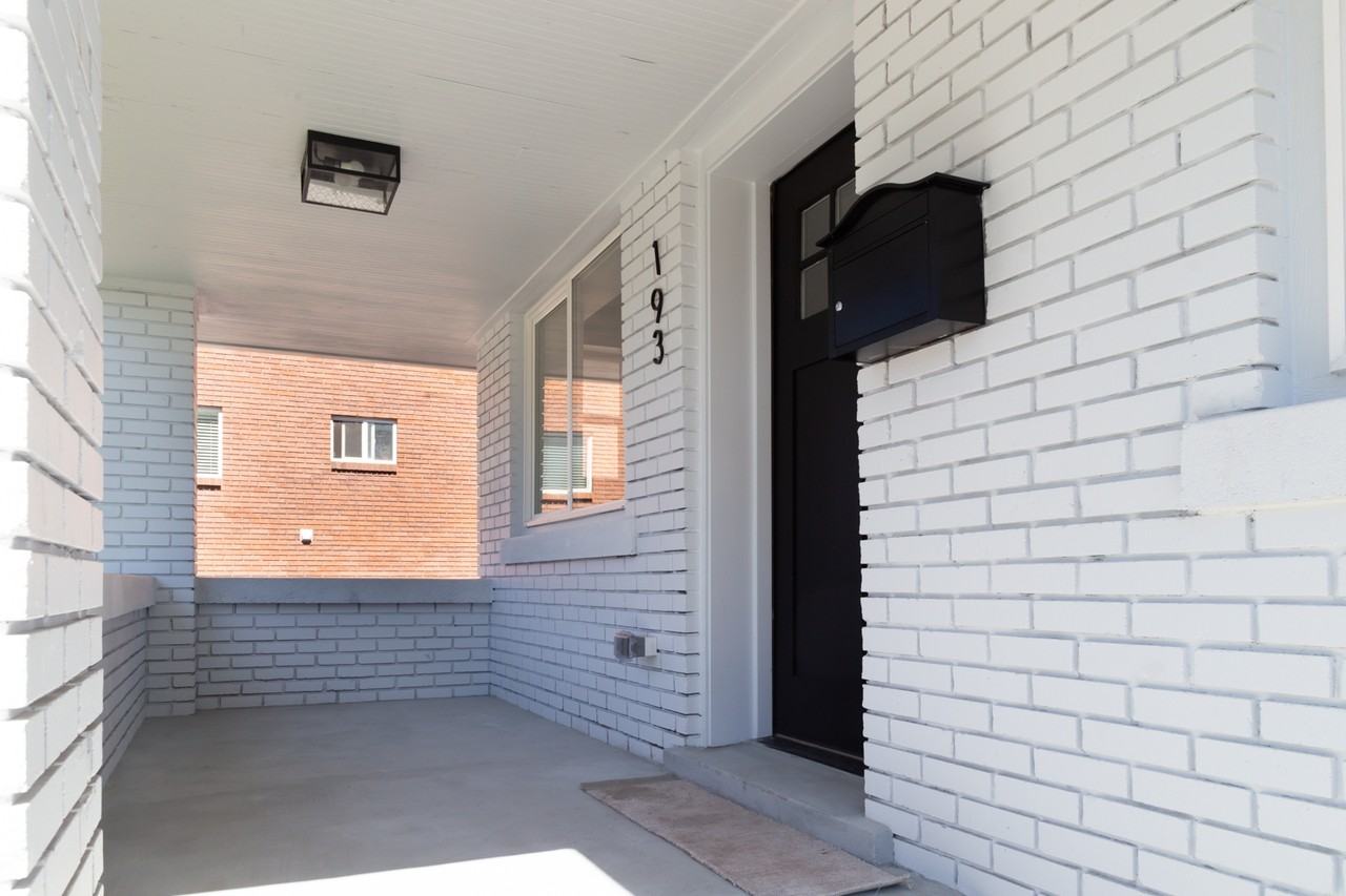 193 Sw - Photo 2 of 17