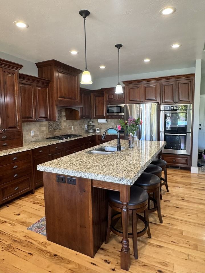 1558 Leola St - Photo 2 of 50