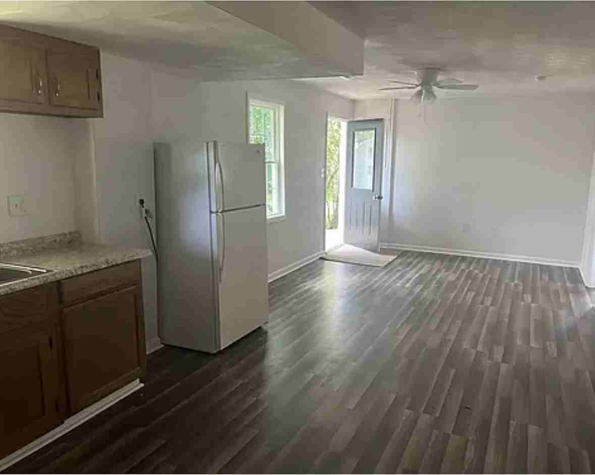 2535 Idlewild Blvd Ne #B - Photo 2 of 7