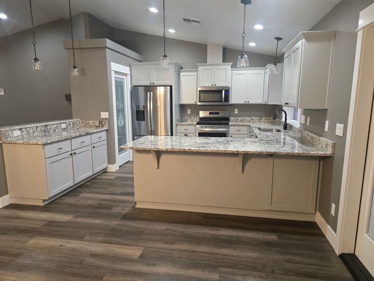 213 Se Sand Canyon Ln - Photo 2 of 12