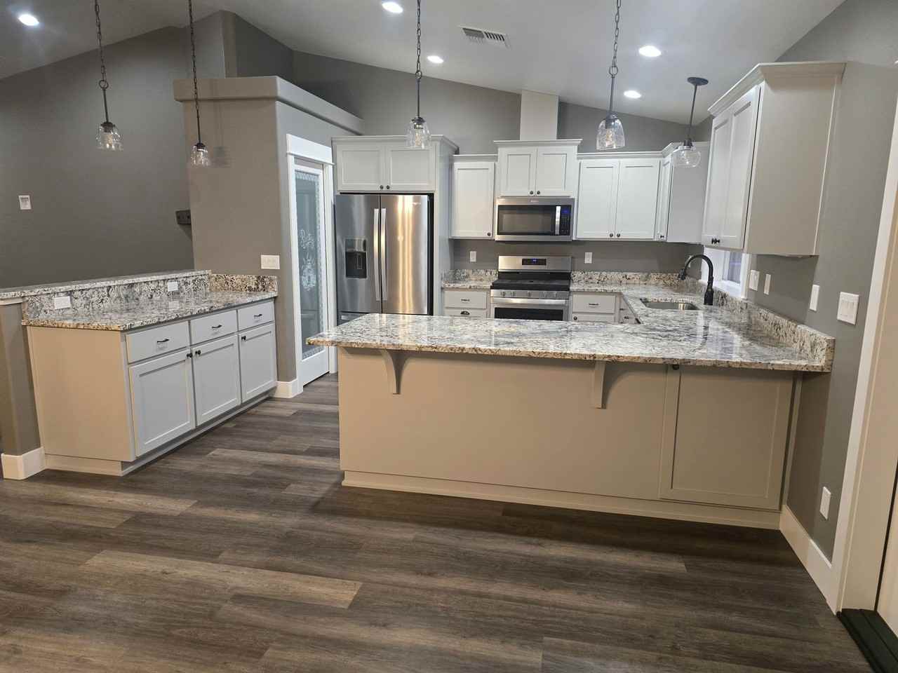 213 Se Sand Canyon Ln - Photo 3 of 12