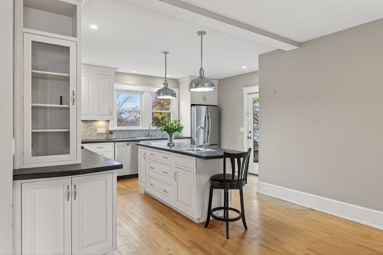 35 Everett Avenue - Photo 3 of 42