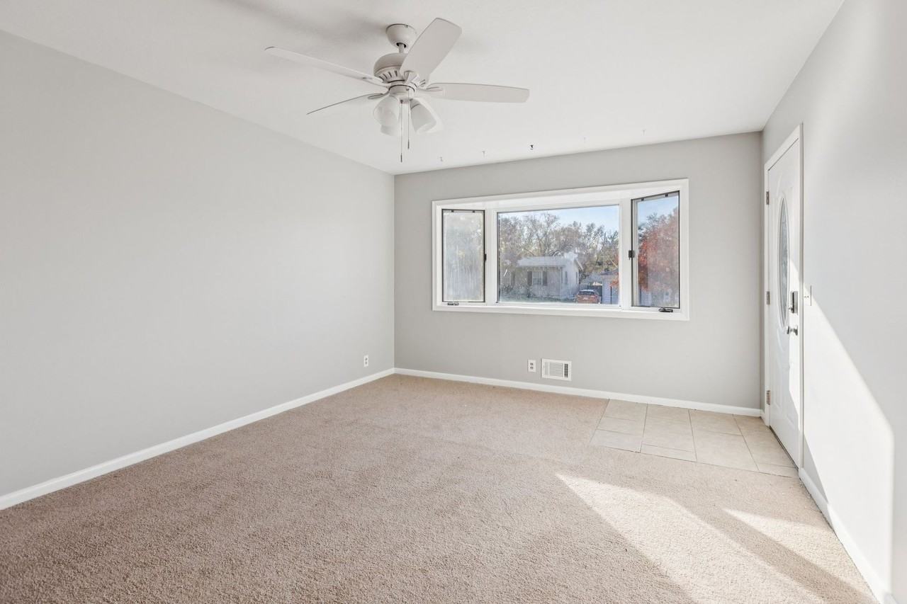 7714 Charles St - Photo 5 of 28