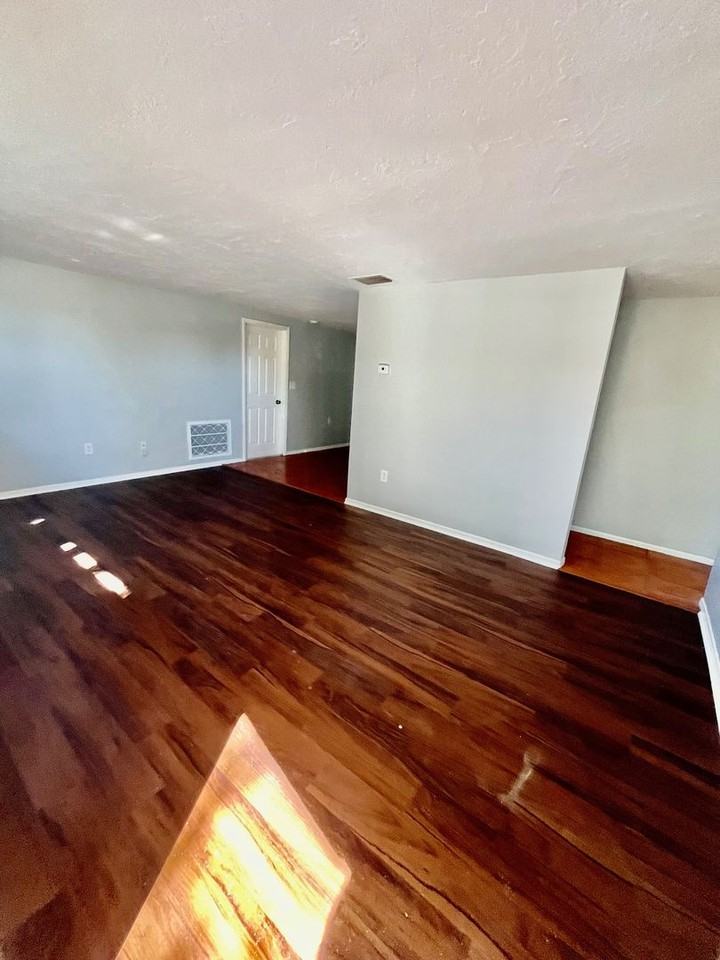 7301 Dipaola Dr - Photo 2 of 8