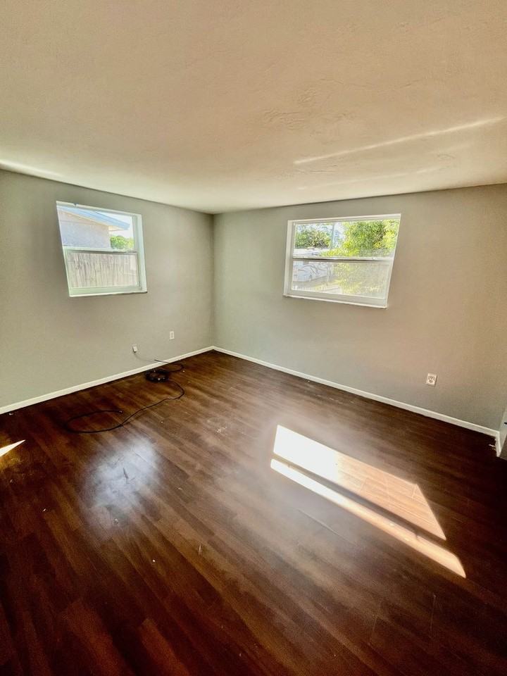 7301 Dipaola Dr - Photo 4 of 8