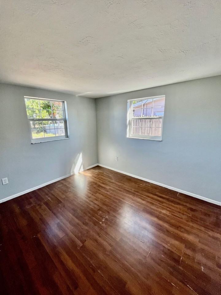 7301 Dipaola Dr - Photo 5 of 8