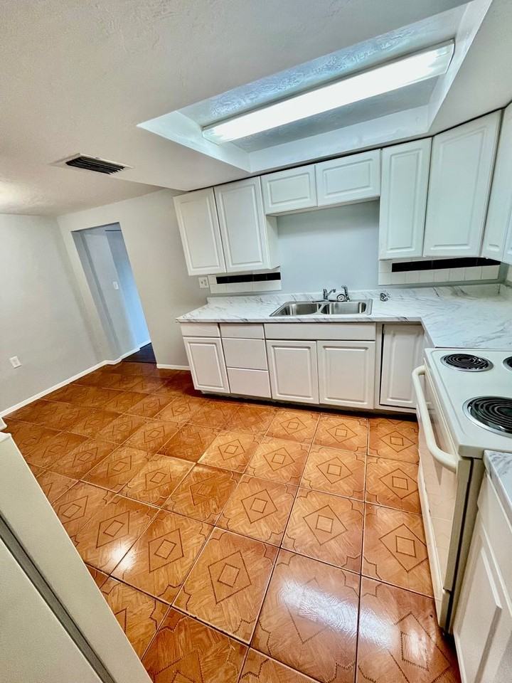 7301 Dipaola Dr - Photo 6 of 8