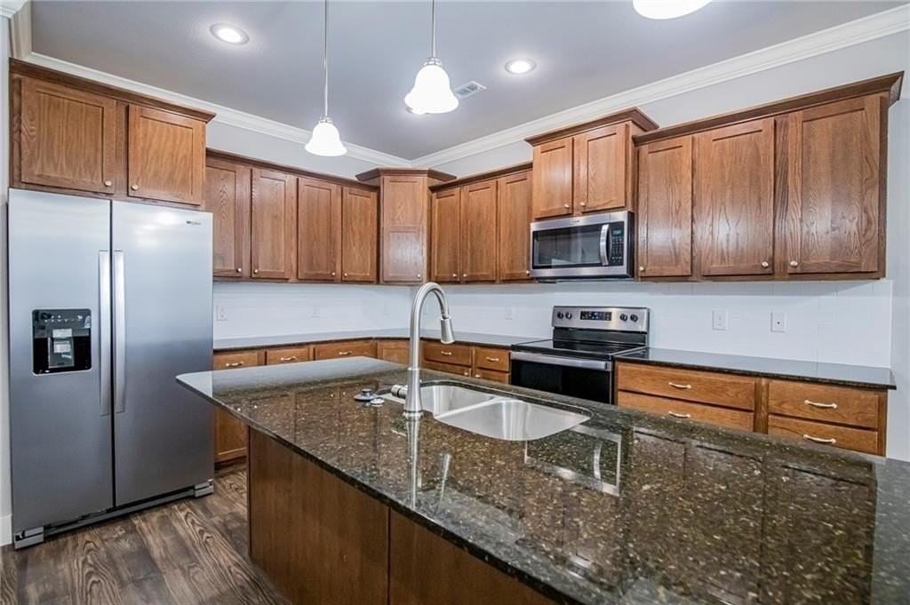 213 Alder St - Photo 7 of 16