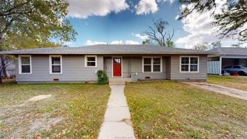 featured image of 911 E North Av