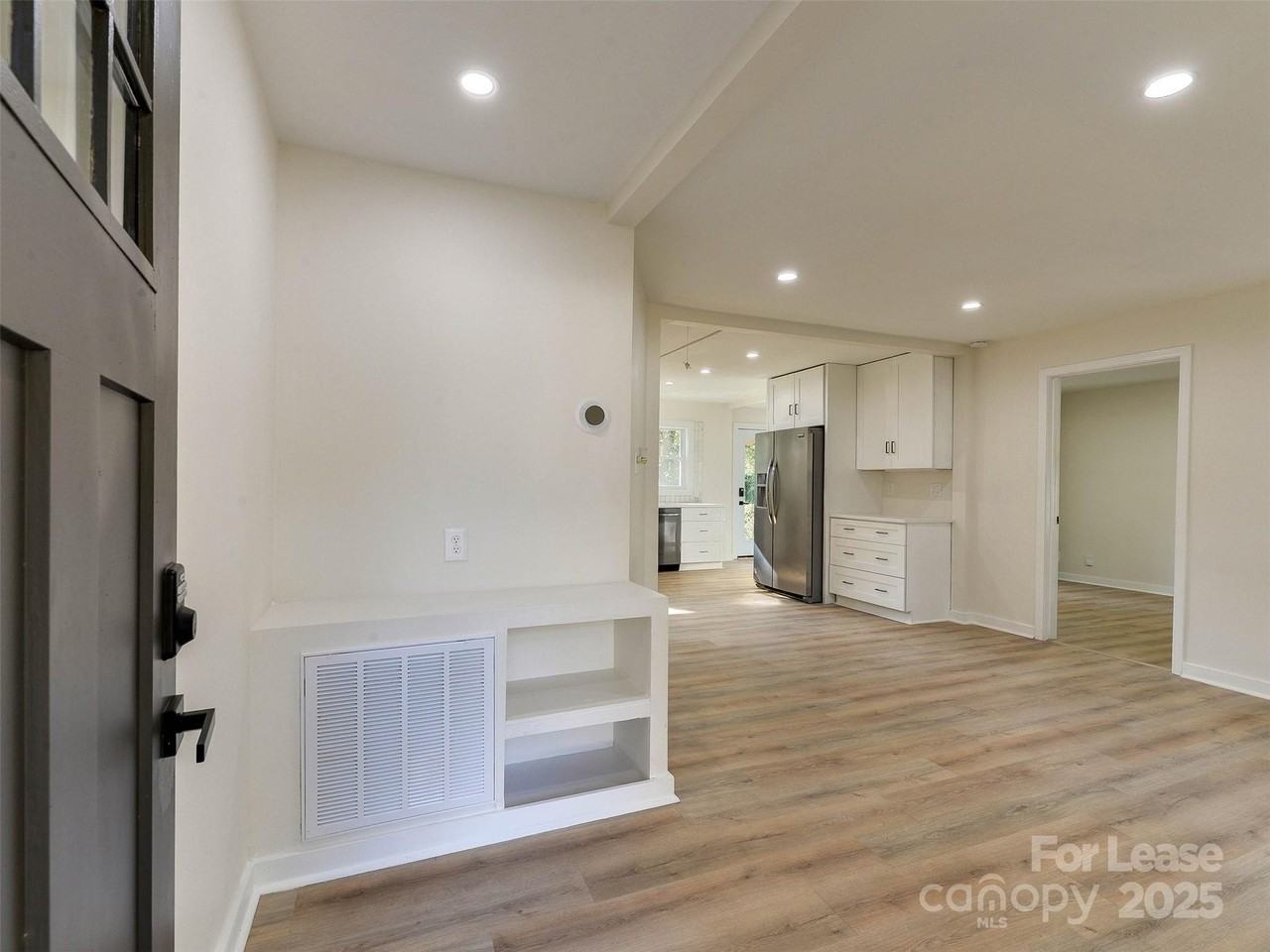 2721 Mayflower Rd - Photo 4 of 40