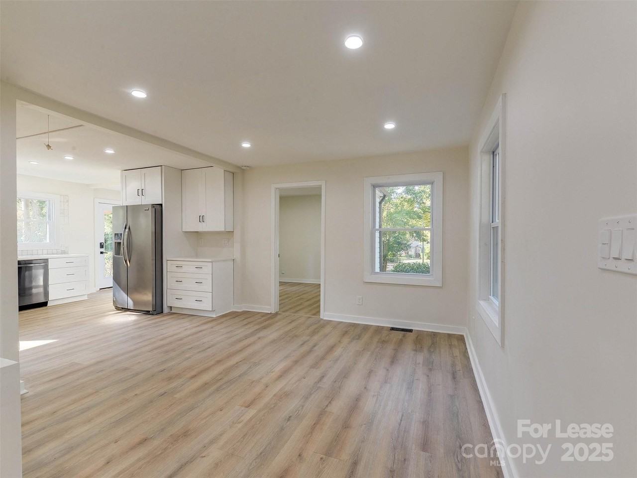 2721 Mayflower Rd - Photo 7 of 40