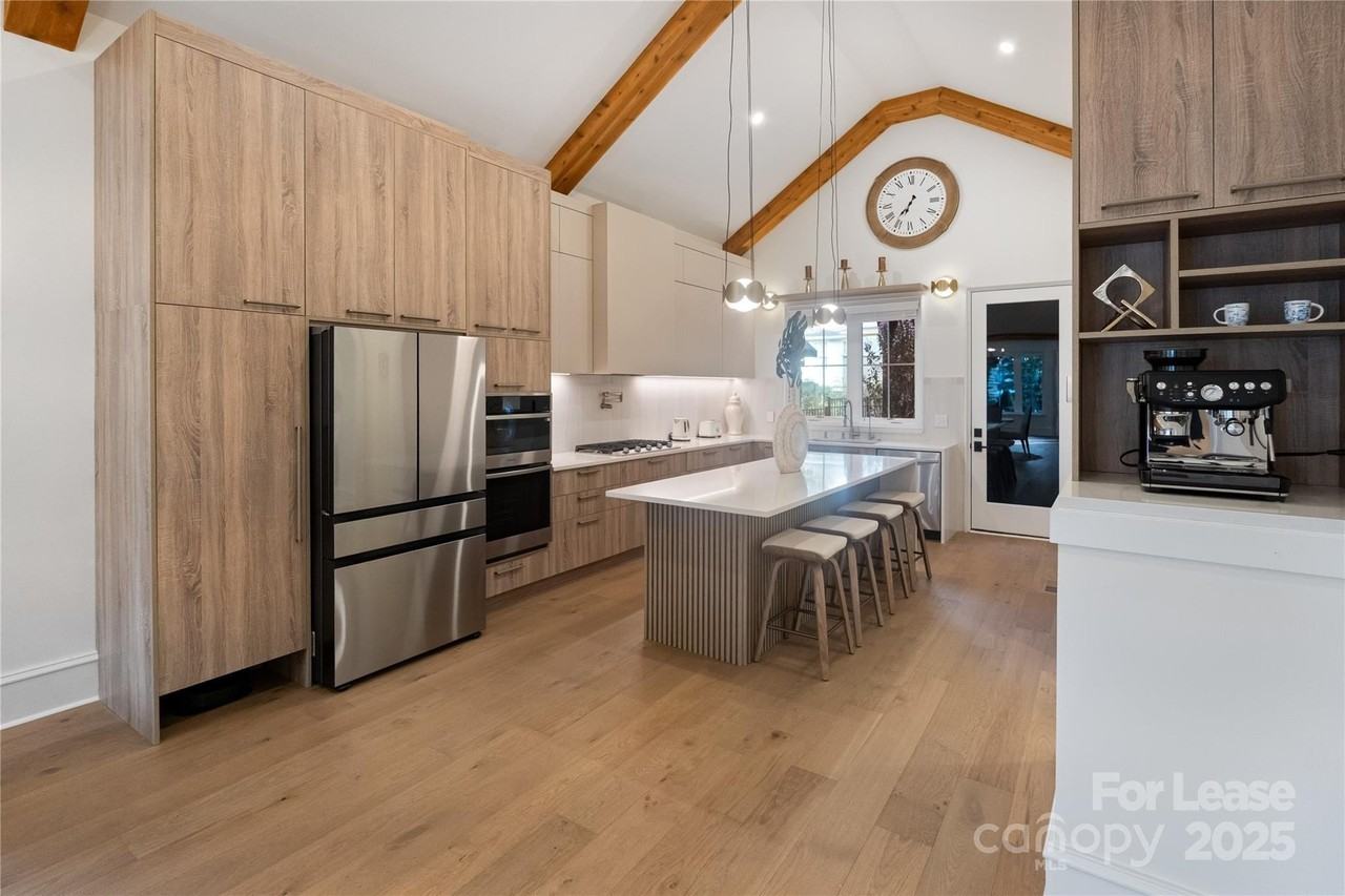 705 South Torrence Street - Photo 6 of 31