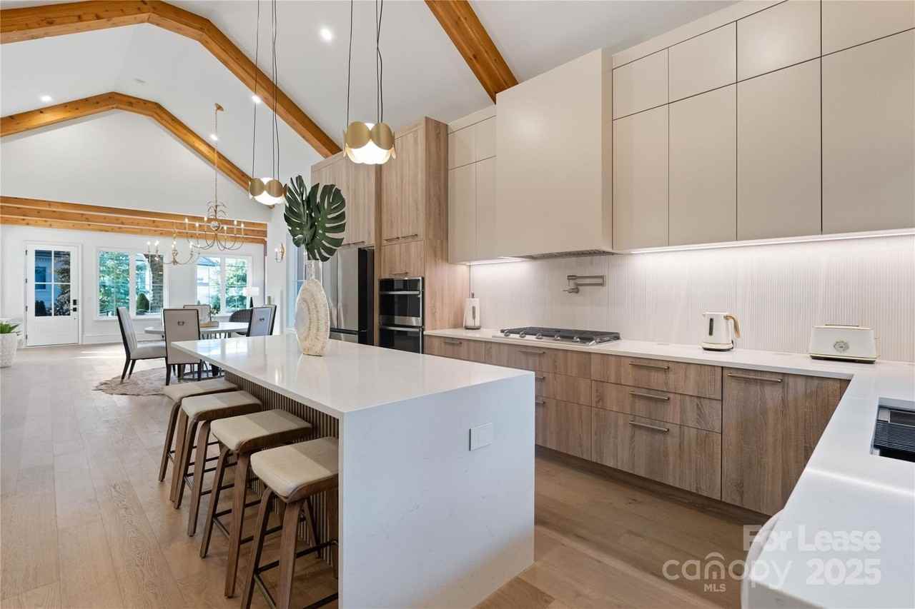 705 South Torrence Street - Photo 7 of 31