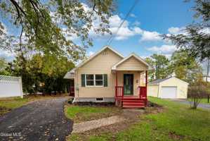 featured image of 644 Delaware Ave