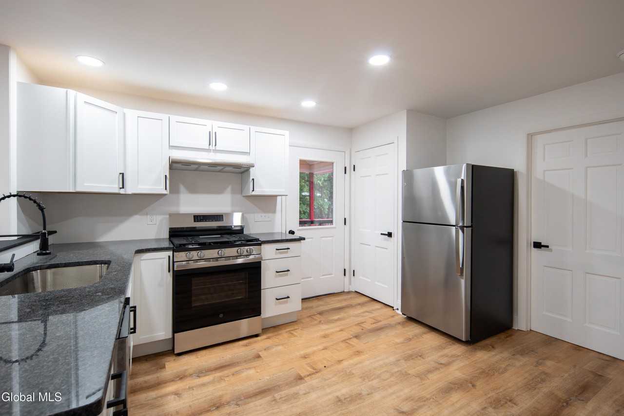 644 Delaware Ave - Photo 7 of 39