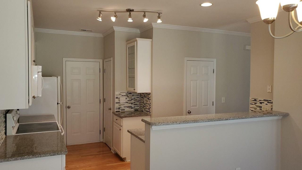 1007 Red Hat Ln - Photo 5 of 26