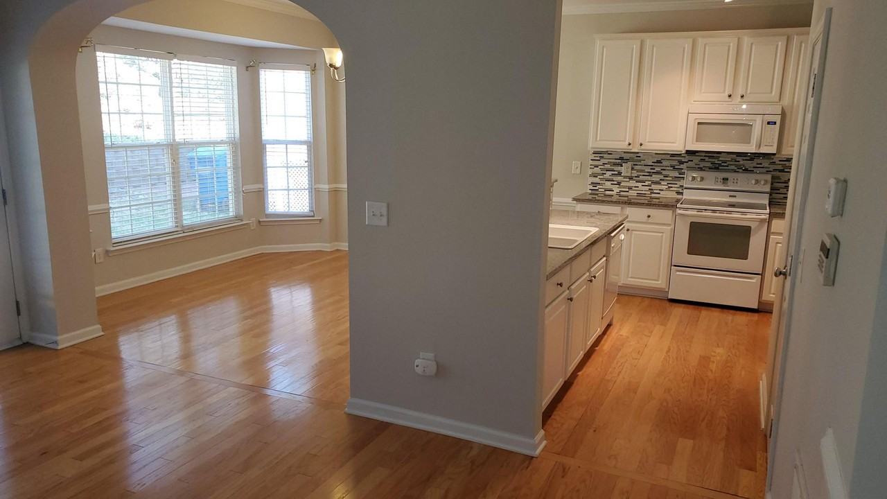 1007 Red Hat Ln - Photo 6 of 26