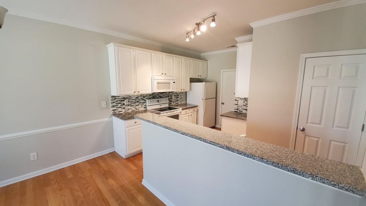 1007 Red Hat Ln - Photo 7 of 26