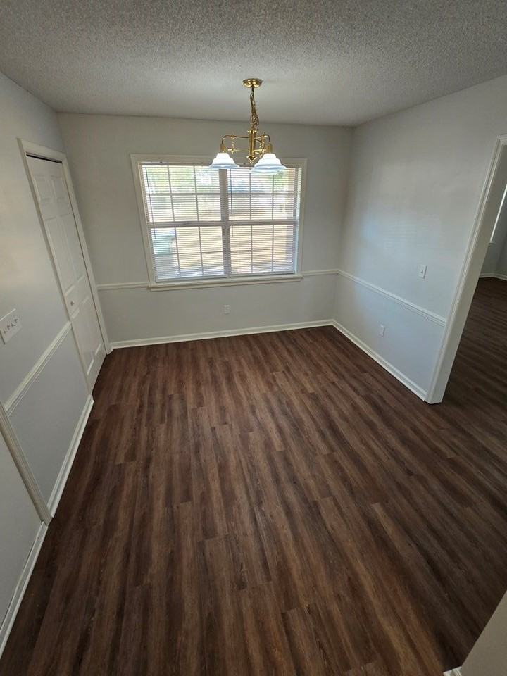 111 Tazewell Ct - Photo 3 of 10