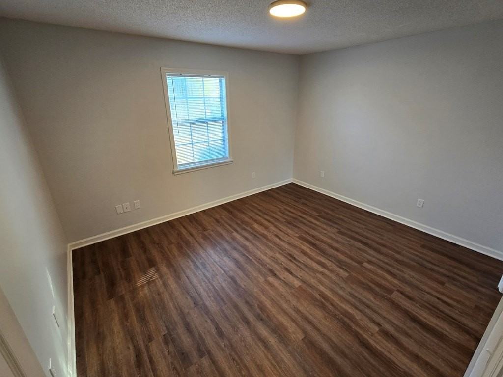 111 Tazewell Ct - Photo 5 of 10