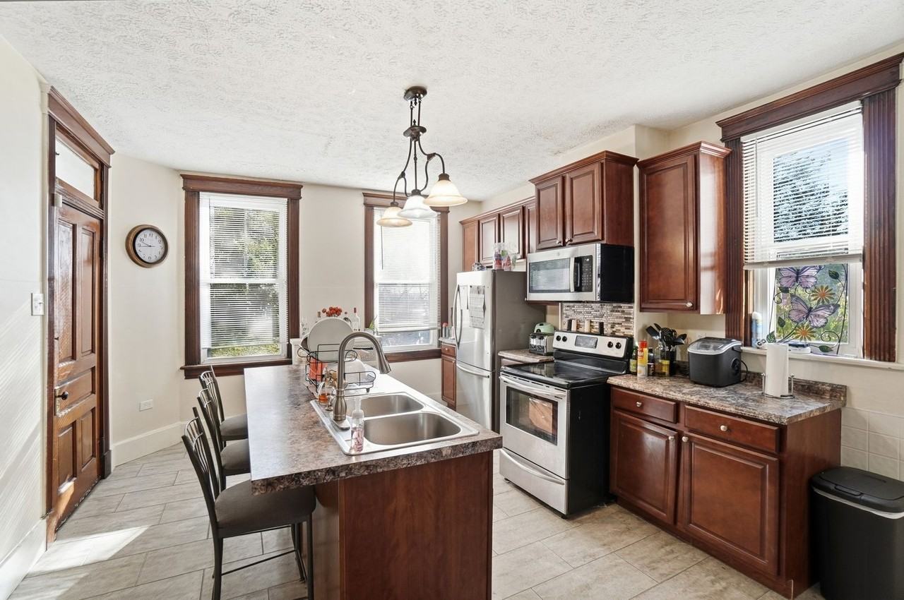 149 Parker St - Photo 6 of 41