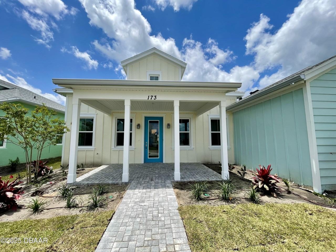 173 Coastal Ave - Photo 2 of 50