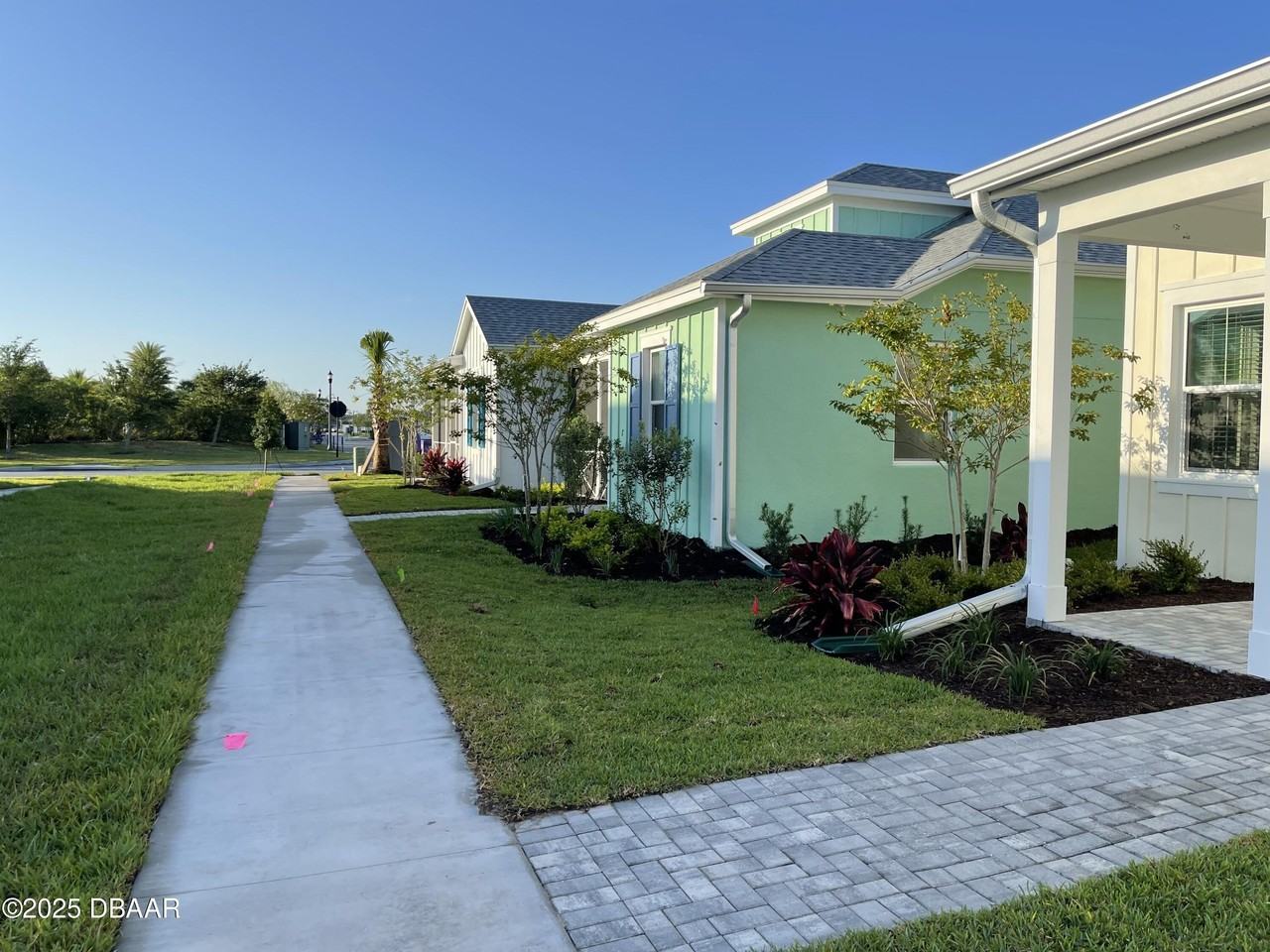 173 Coastal Ave - Photo 5 of 50