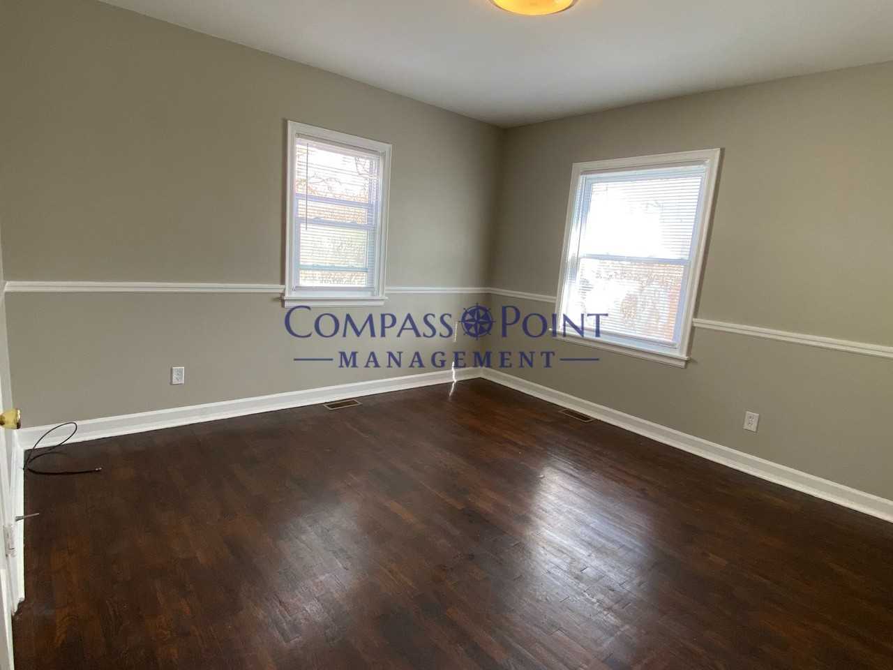 1009 Meadow Ln - Photo 5 of 18