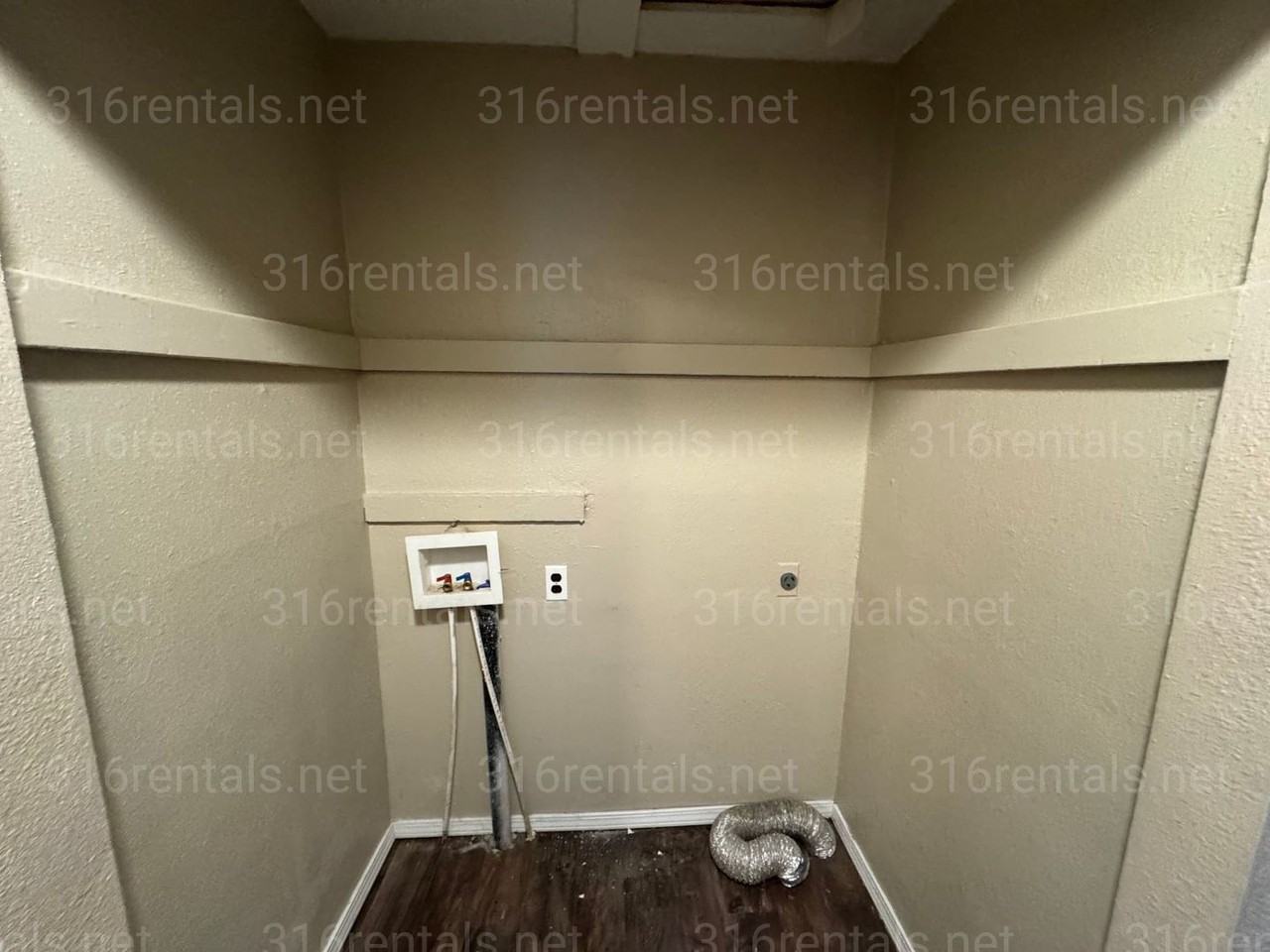 2526 E Shadybrook Ln - Photo 3 of 9