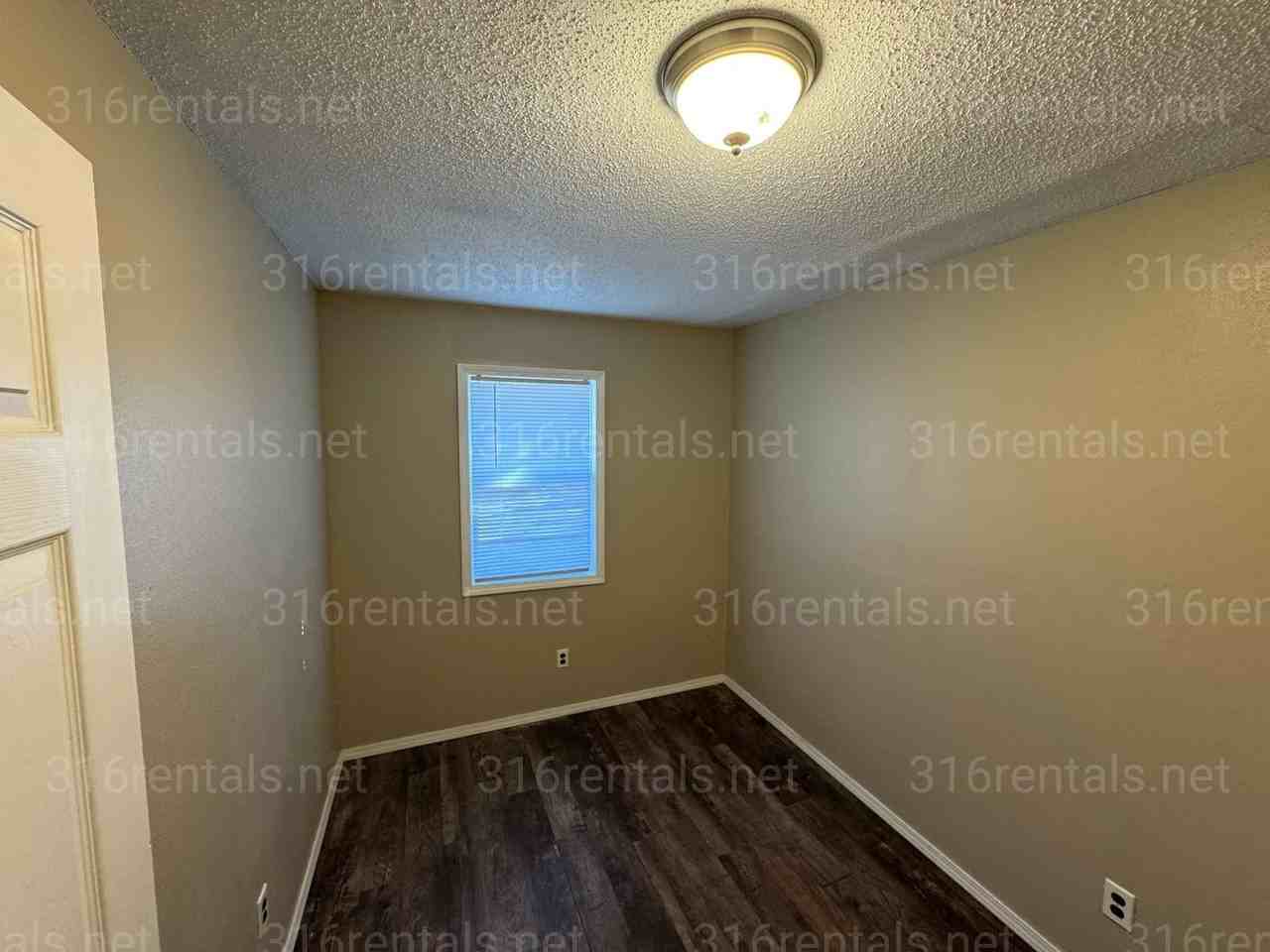 2526 E Shadybrook Ln - Photo 6 of 9