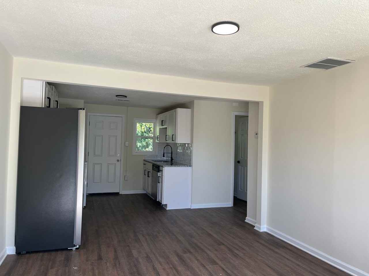 3893 Fairmont Ave - Photo 2 of 6