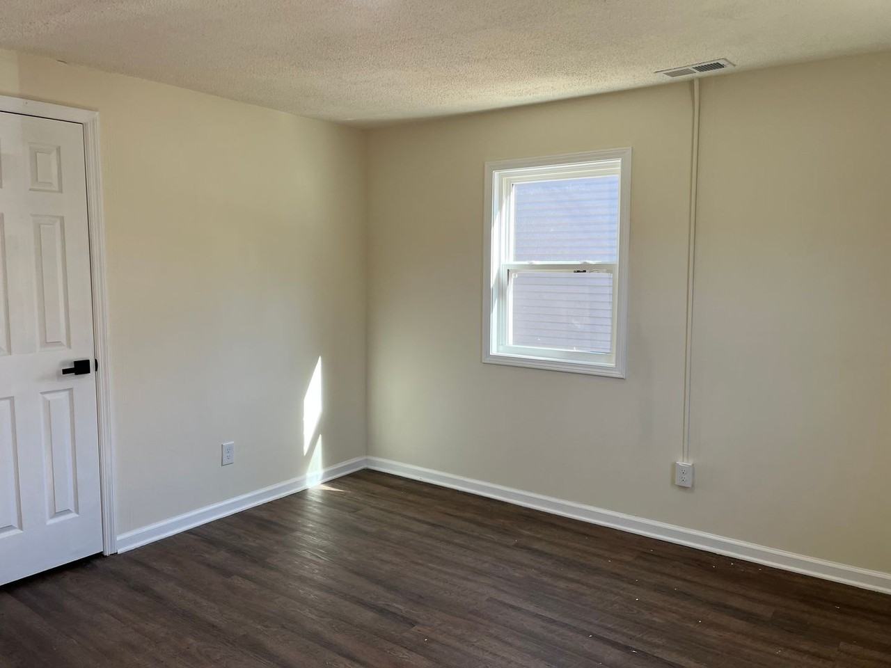 3893 Fairmont Ave - Photo 4 of 6